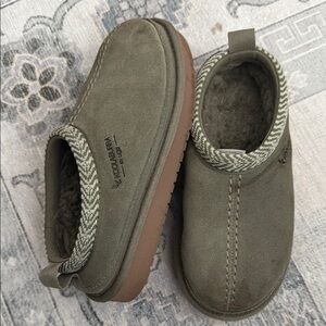 Koolaburra Olive and Brown Kids Slippers
